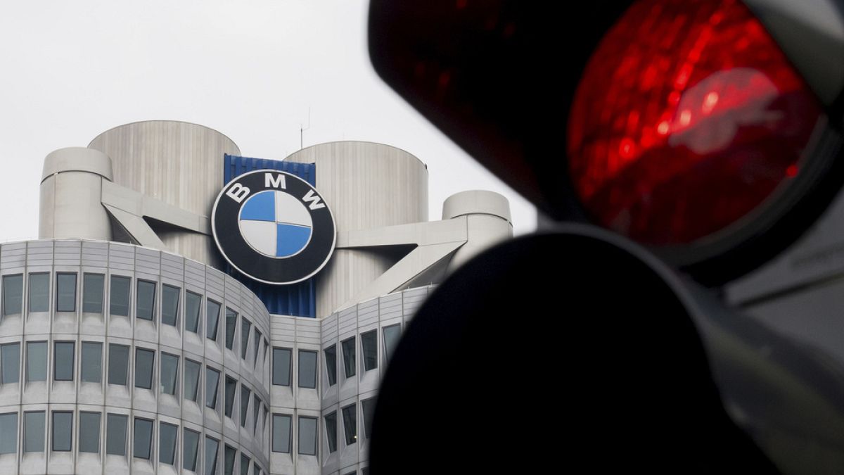 A BMW Group nyeresége csökken, de a kilátások a tarifák nyomása ellenére fennmaradtak