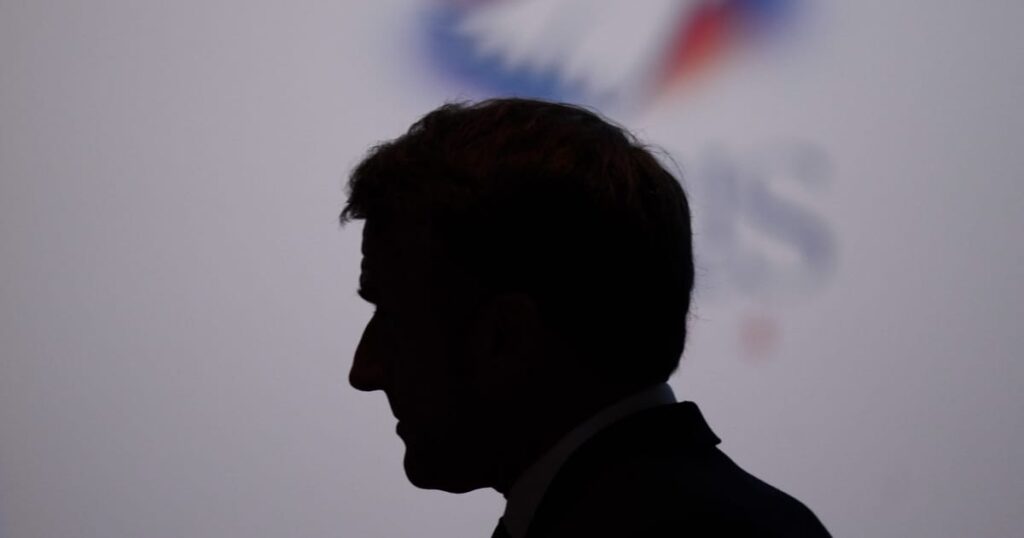 Macron csak visszanyerte a hatalmat, hogy felhívja a pillanatnyi választásokat. Merni fogja megint megcsinálni?