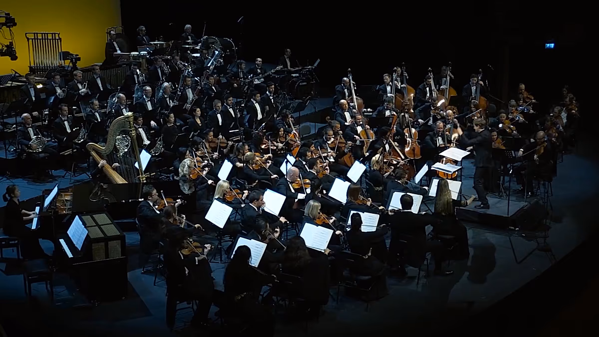 Hogyan keveri a Katari Filharmonikus Zenekar a kultúrákat egy színpadon