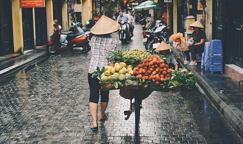 Gyümölcsárus Hanoiban, Vietnamban