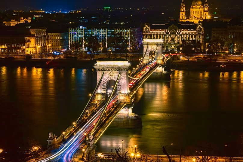 Budapest, Magyarország éjszakai légi felvétele