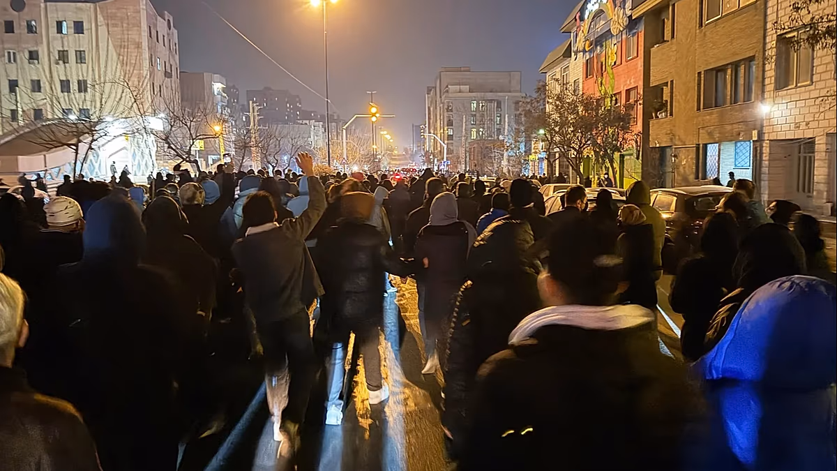 Valóban sikerülhet egy vezető nélküli forradalom? Néhány példa más országokból
