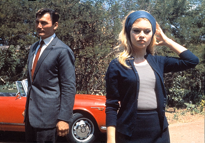 Brigitte Bardot francia színésznő Jack Palance színésszel a Jean-Luc Godard által készített "Le Mepris" vagy "Contempt" című film forgatása közben, Rómában, Olaszországban, 1963 májusában.
