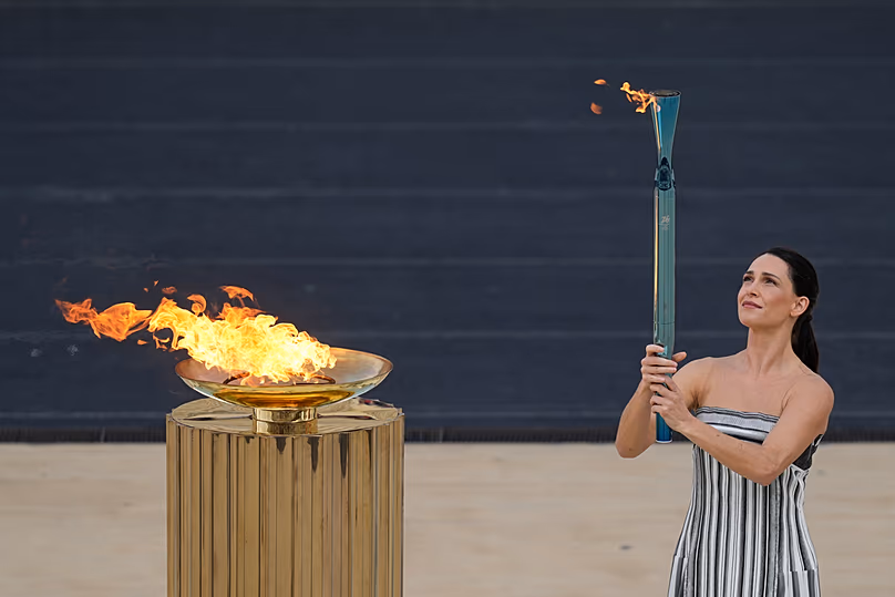 Az olimpiai fáklya meggyújtása Athénban
