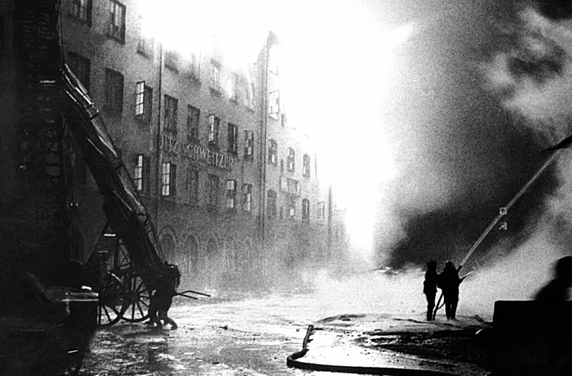 FÁJLOK: A Királyi Légierő Mosquito-repülőgépeinek utóhatása a náciknak dolgozó gyárakra Koppenhágában, 1943. február 10.