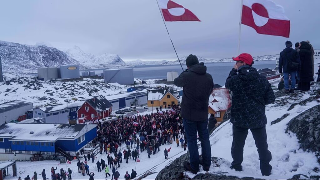 Ezrek vonulnak fel Grönlandon, hogy ellenezzék Trump érdeklődését az északi-sarkvidéki sziget elfoglalásában