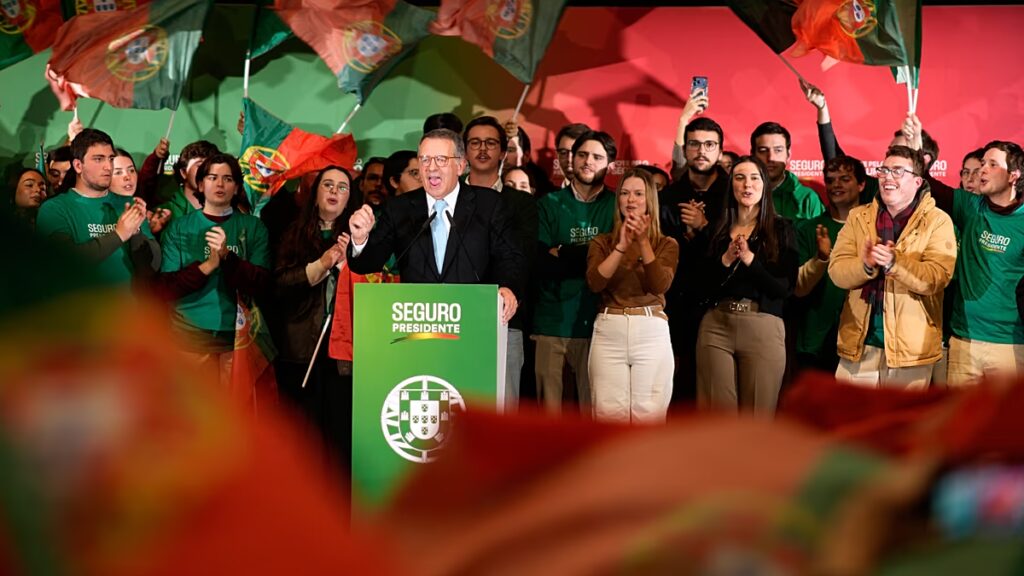 Portugáliában elnökválasztás: A szélsőjobboldali Ventura indul a második fordulóban a balközép Seguro ellen