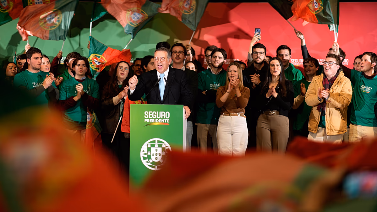 Portugáliában elnökválasztás: A szélsőjobboldali Ventura indul a második fordulóban a balközép Seguro ellen
