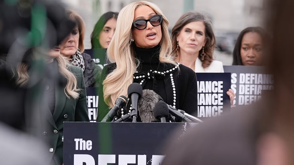 „Ez az áldozattá válás legújabb formája”: Paris Hilton csatlakozik a mesterséges intelligencia mélyhamisításai elleni harchoz
