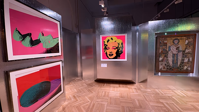 Andy Warhol műveit Csehországból és más helyekről kölcsönözték.