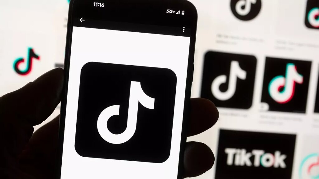 A TikTok kivizsgálja az „Epstein” és a Trump-ellenes videók blokkolását cenzúrával kapcsolatos vádak közepette