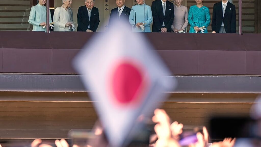 A japán császári család a palota megjelenésével ünnepli az új évet