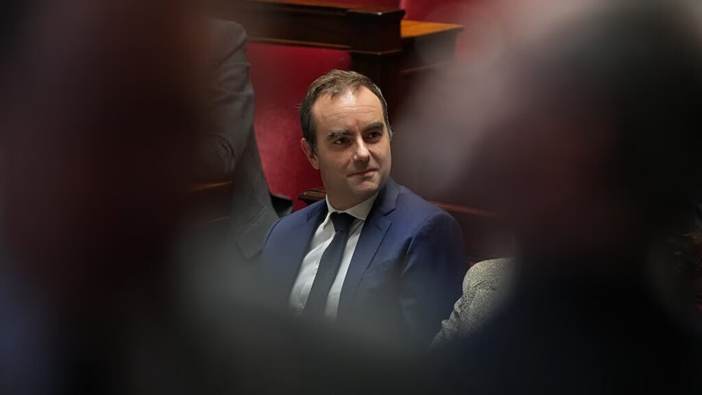 Előrehozhat-e Franciaország előrehozott választásokat, mivel a kormány két bizalmi szavazás előtt áll?