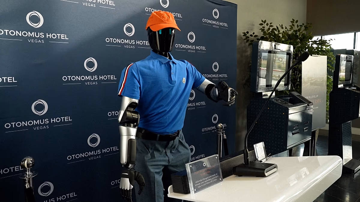 Ismerje meg Oto-t: A robot portás egy mesterséges intelligencia által működtetett szállodában fogadja a vendégeket Las Vegasban