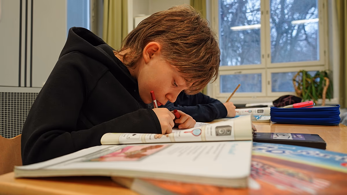 Több évtizedes médiaműveltség-tanítás után Finnország olyan készségekkel ruházza fel a tanulókat, amelyek segítségével felismerhetik az AI mélyhamisításait