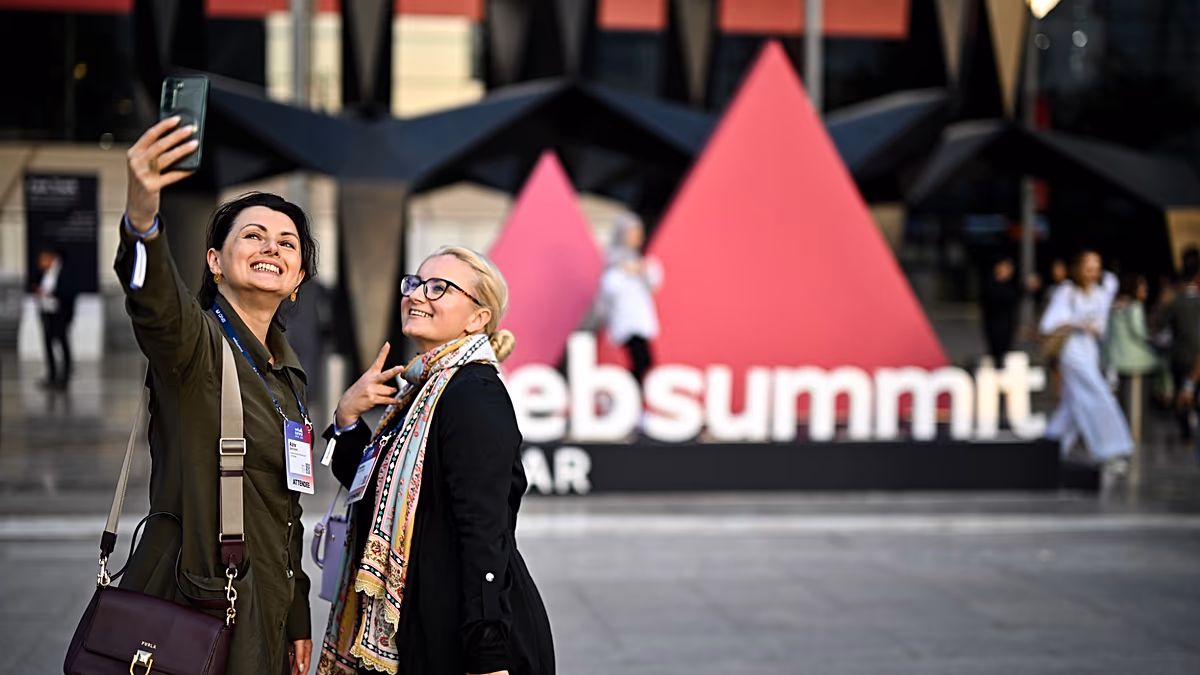 A Web Summit Qatar harmadik napja startupokkal, zenével és nagy technológiai vitákkal keveredik