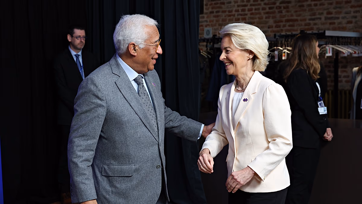 A vezetők elfogadják a kétsebességes Európát, hogy kitörjenek a zsákutcából, mivel Macron júniusi határidőt tűzött ki a gazdaság újraindítására