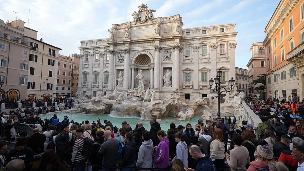 A római turistáknak fizetniük kell, hogy mától a Trevi-kút közelébe kerülhessenek