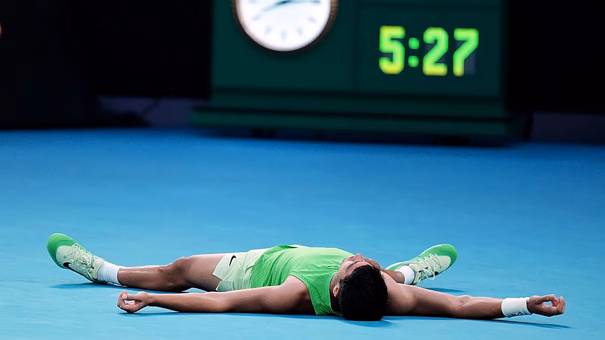 Alcaraz túljutott sérülésén, és legyőzte Zverevet az izgalmas, ötszettes Australian Open elődöntőben