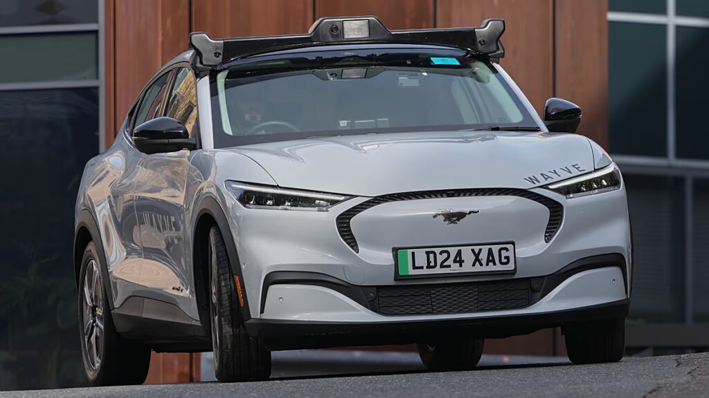 Beülnél egy sofőr nélküli taxiba? A mesterséges intelligencia által hajtott robotaxist tesztelik Londonban