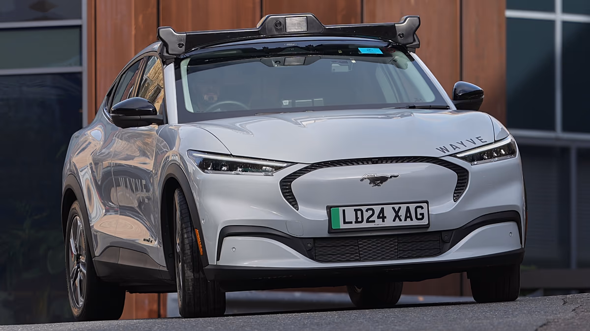 Beülnél egy sofőr nélküli taxiba? A mesterséges intelligencia által hajtott robotaxist tesztelik Londonban