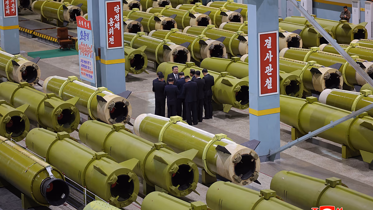 Kim Dzsongun utasította Észak-Koreát, hogy 2026-ban fokozza a rakétagyártást