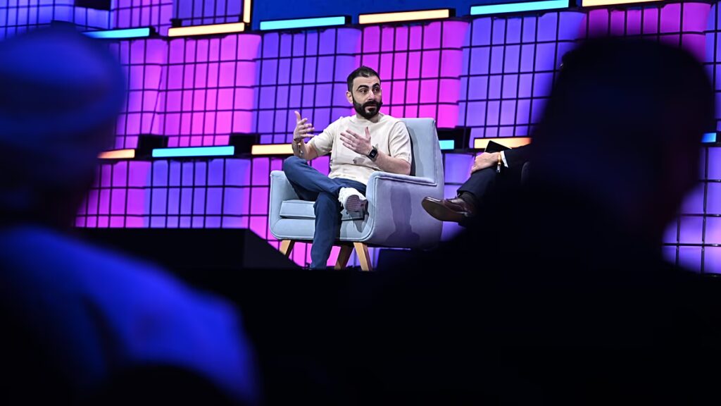 Web Summit Qatar: Az UpScrolled közösségi alkalmazás a Big Tech ellen algoritmusellenes etika-első megközelítéssel