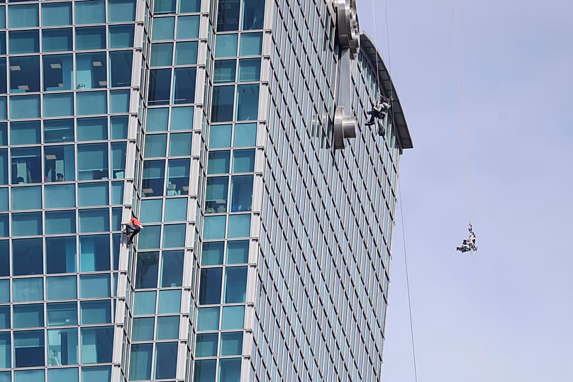 A Taipei 101 nyolc egymásra helyezett részből áll, amelyeket úgy terveztek, hogy hasonlítanak a bambuszszárra. Mindegyik szakasz 10-15 fokos túlnyúlással rendelkezik.