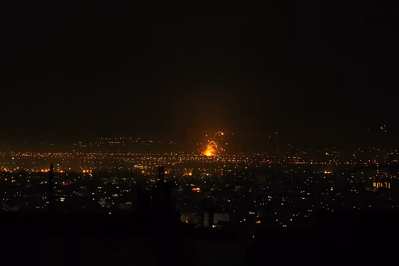 A támadásokra válaszul a teheráni vezetés rakétákat lőtt ki amerikai katonai támaszpontok és polgári célpontok ellen több arab országban.