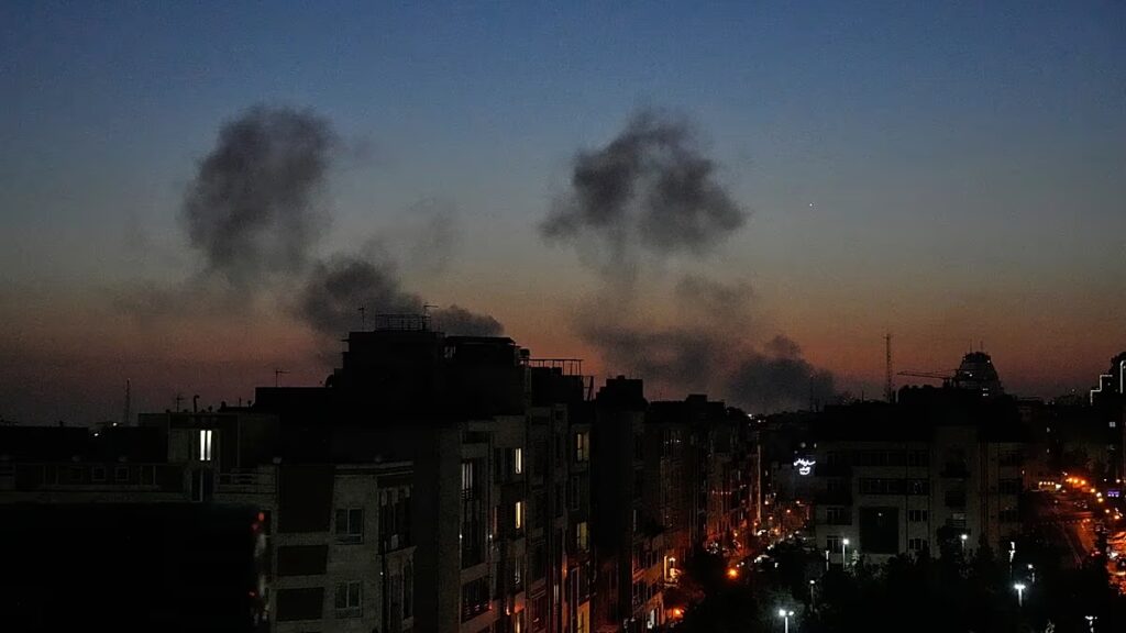 Robbanások rázzák meg Teheránt, miközben az amerikai tisztviselők arra figyelmeztetnek, hogy a háború „legnagyobb bombázása” közeleg
