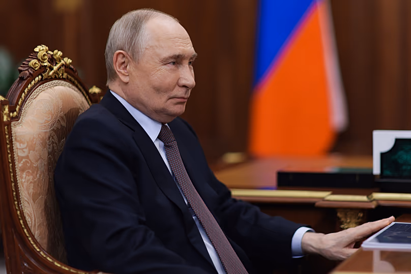 Vlagyimir Putyin orosz elnök a Nyizsnyij Novgorod régió kormányzójával, Gleb Nikitinnel tartott találkozón a Kremlben 2026. március 6-án