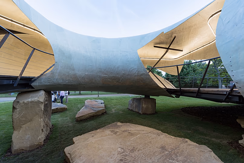 A Serpentine Gallery bennfentes képe
