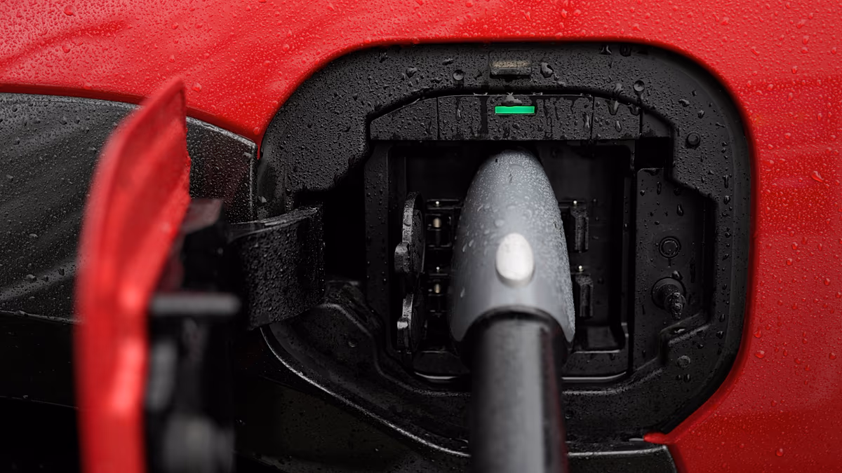 A magas gázárak növelik az elektromos járművek iránti keresletet, mivel a sofőrök pénzt takarítanak meg