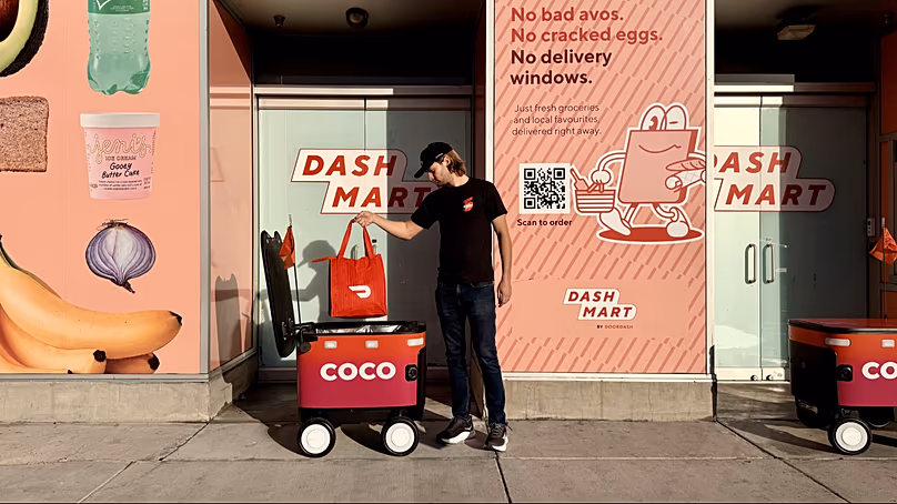 A DoorDash és a Coco Robotics együttműködik a járdarobotok szállítása érdekében.