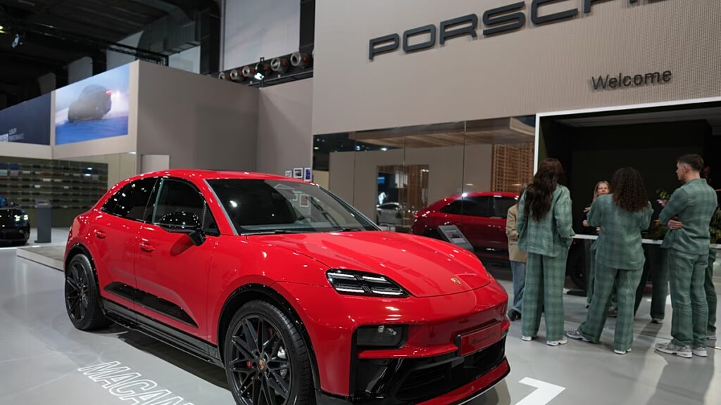 A Porsche AG 4,7 milliárd eurós leírása 98%-kal meghaladta a nyereséget az elektromos járművektől való elmozdulás közben
