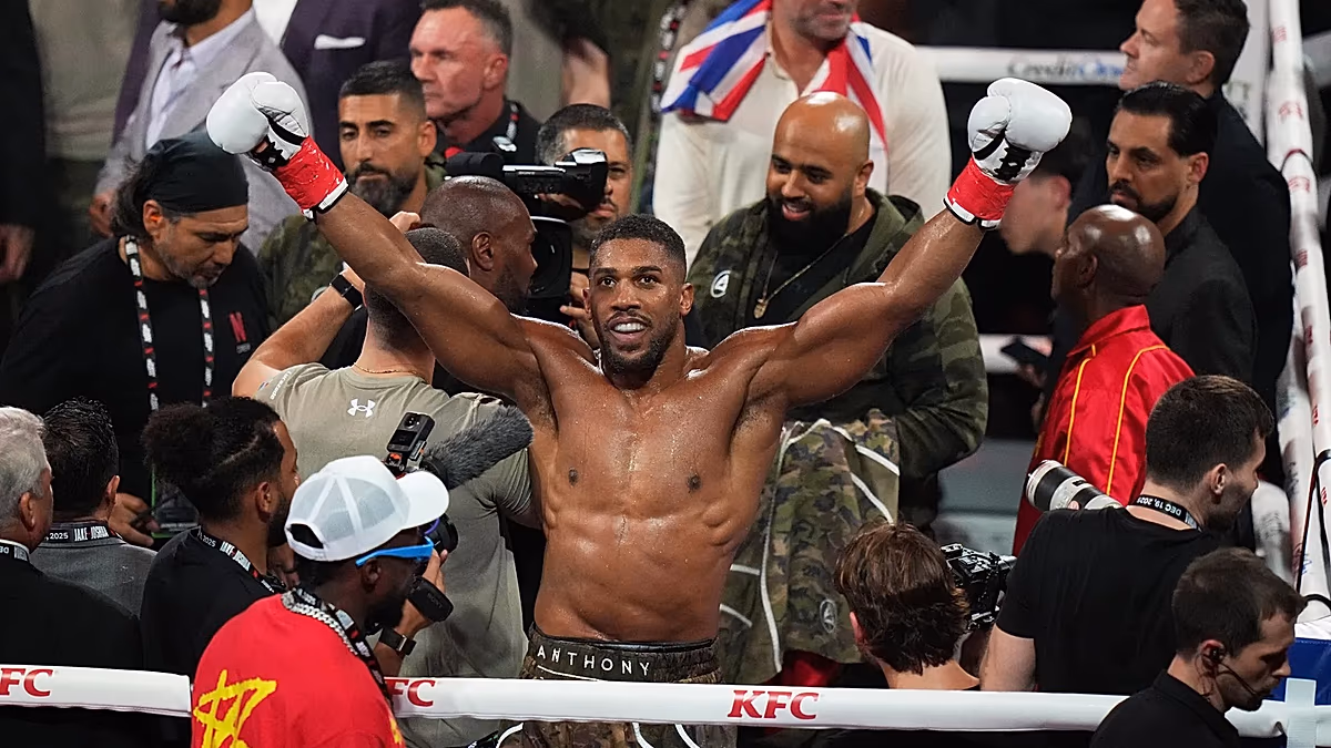A brit bokszoló, Anthony Joshua Nigériában marad, hogy felépüljön autóbaleset után – mondta a promóter