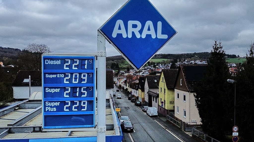 Az EU miniszterei mérlegelik az olajár felső határát és a rendkívüli adót, hogy megfékezzék a megugró energiaköltségeket