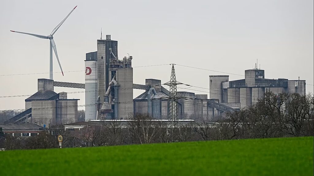 Az Európai Bizottság energiaár-könnyítést tervez a nehézségekkel küzdő iparágak számára