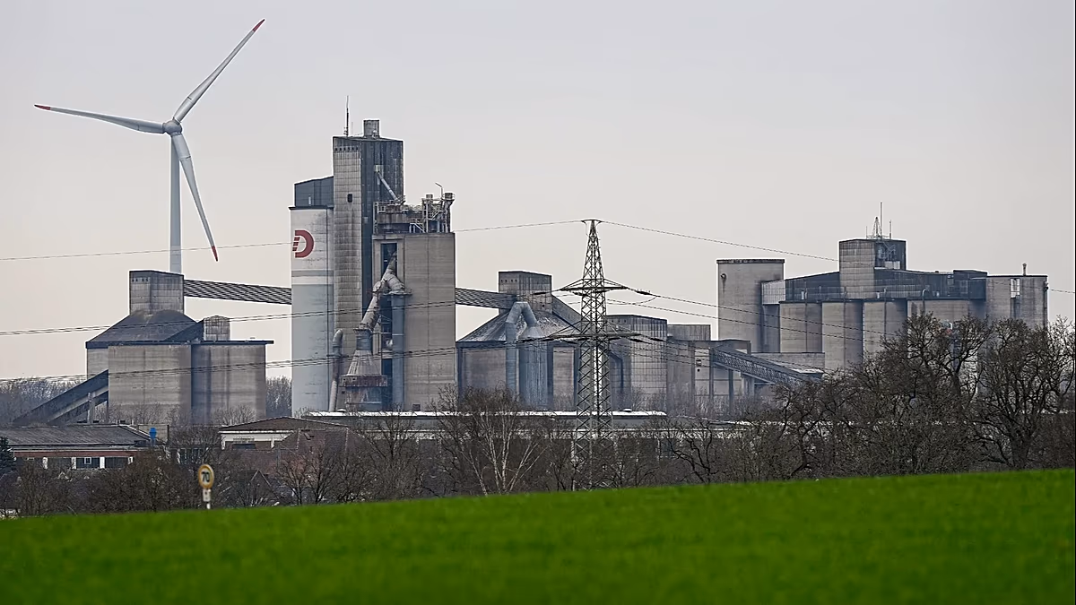 Az Európai Bizottság energiaár-könnyítést tervez a nehézségekkel küzdő iparágak számára