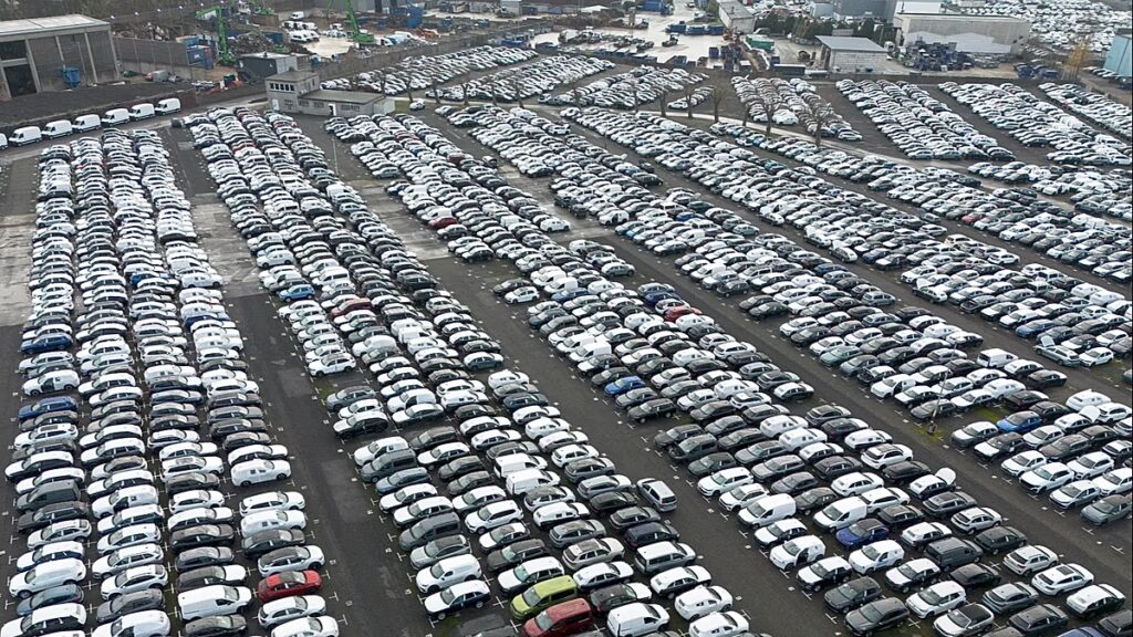 Az uniós autógyártók 2035-ig 90%-os károsanyag-kibocsátás-csökkentési kötelezettséget teljesítenek, mivel megszűnik a belső égésű motorok betiltása
