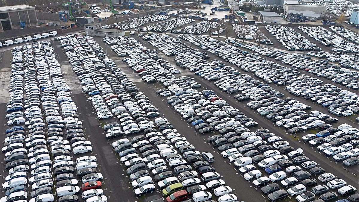 Az uniós autógyártók 2035-ig 90%-os károsanyag-kibocsátás-csökkentési kötelezettséget teljesítenek, mivel megszűnik a belső égésű motorok betiltása