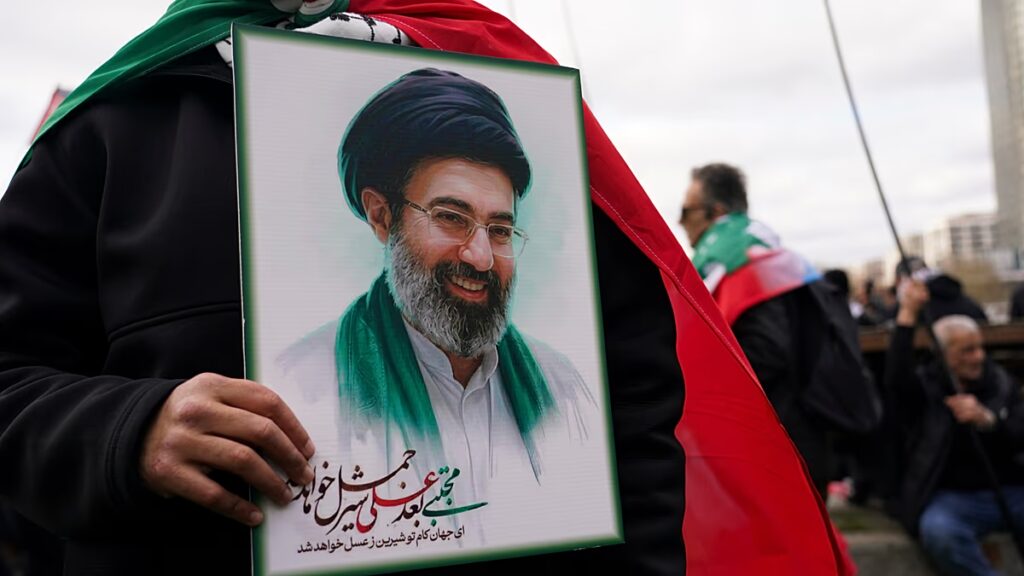 Jámborság itthon, tulajdon külföldön: Mit tudunk Khamenei Mojtaba vagyonáról?