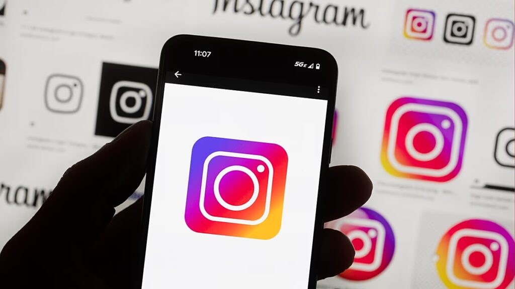 Macron szigorúbb uniós digitális szabályok betartatását szorgalmazza a kulcsfontosságú választások előtt