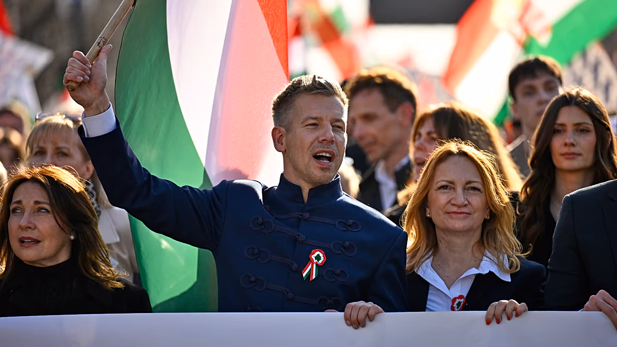 "Orbán elárulta a magyar szabadságot": Magyar azzal vádolja a miniszterelnököt, hogy orosz ügynököket hívott meg a szavazás meghamisítására