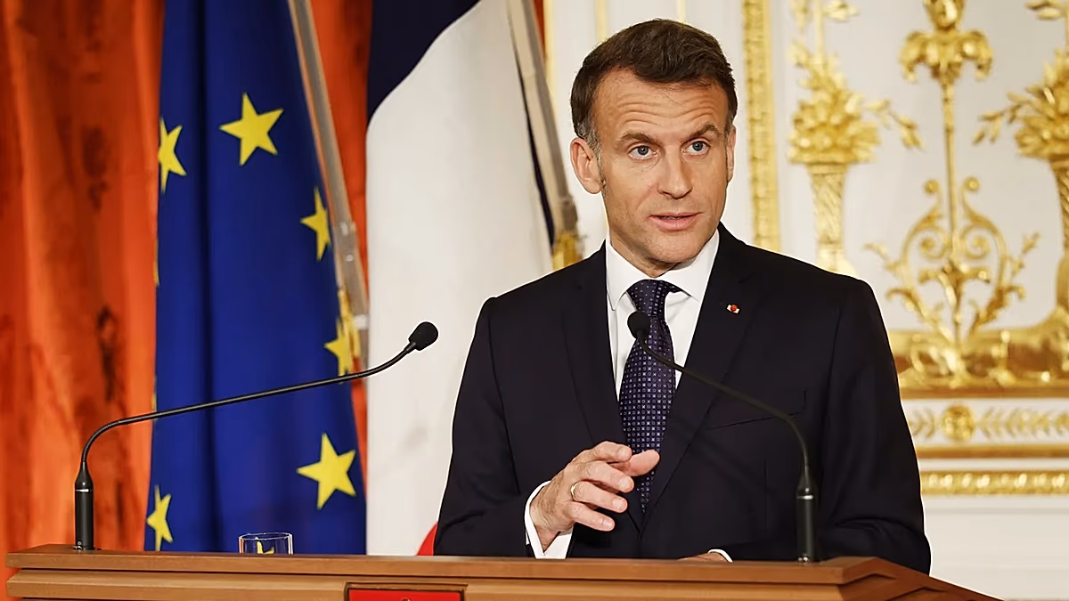 Macron méltatja Európa "kiszámíthatóságát" a japán látogatása alkalmával Trumpnak tett látszólagos csúsztatásban