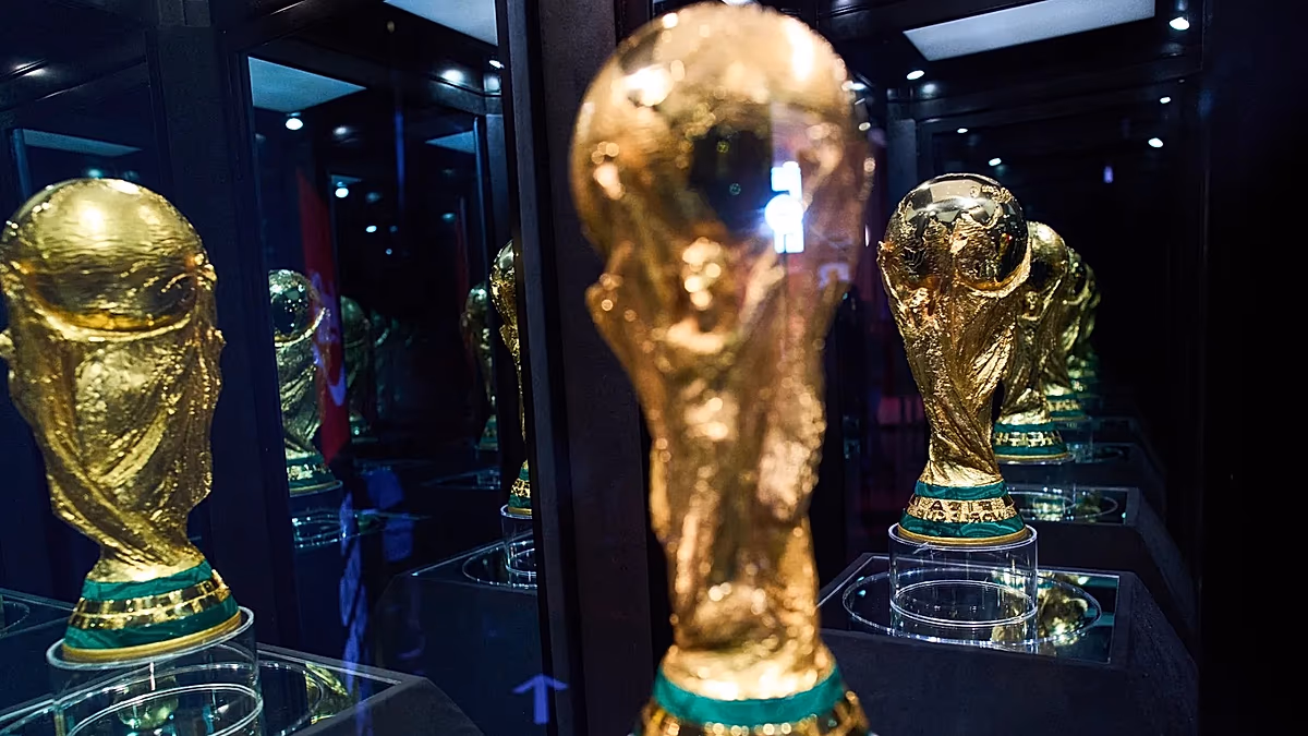 Anglia szuperszurkolója abban a reményben, hogy eladhat házat, hogy finanszírozza a FIFA-világbajnokság mérkőzéseire való utazását