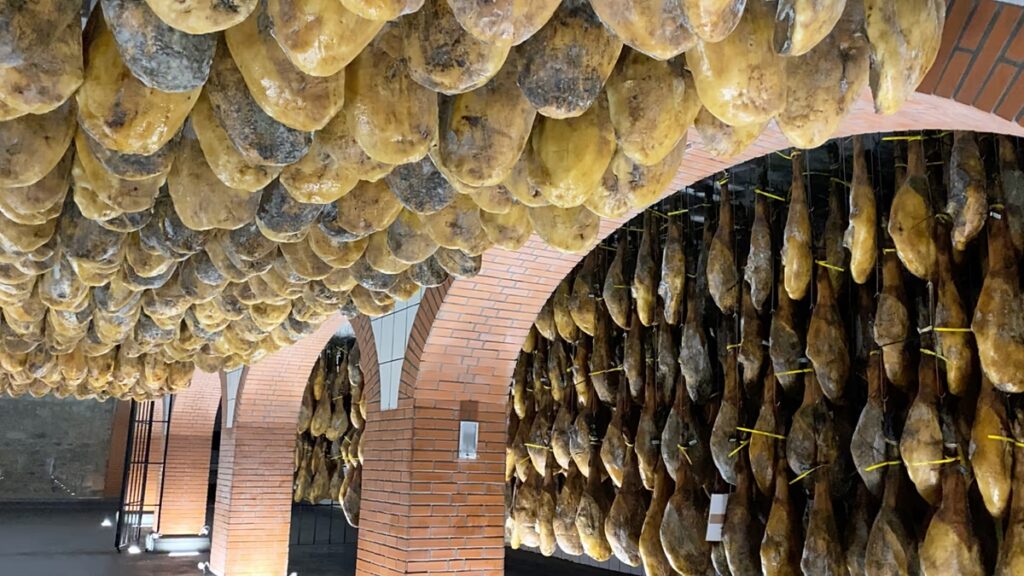 A „Pata Negra” titkai: a makkal táplált, 100%-ban ibériai sonka a világ meghódítására indul
