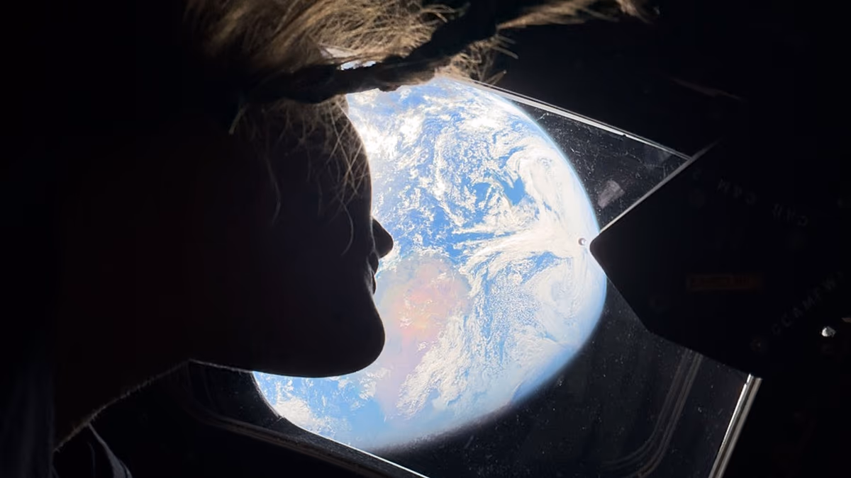 A NASA Artemis II legénysége elrepülve eléri a Hold láthatatlan túlsó oldalát