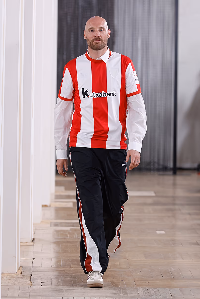 Athletic Club (Athletico Bilbao) 2026-os retró készlet, amelyet ezen a hétvégén a Villareal ellen viselnek majd 