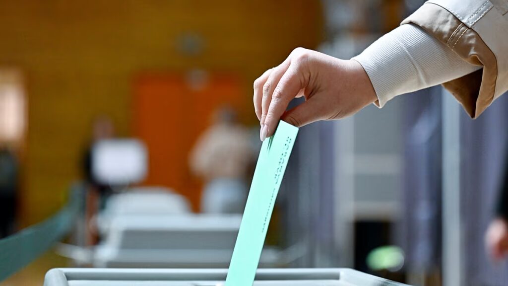 Rekord részvételre számítanak a magyarországi parlamenti választások kezdetén